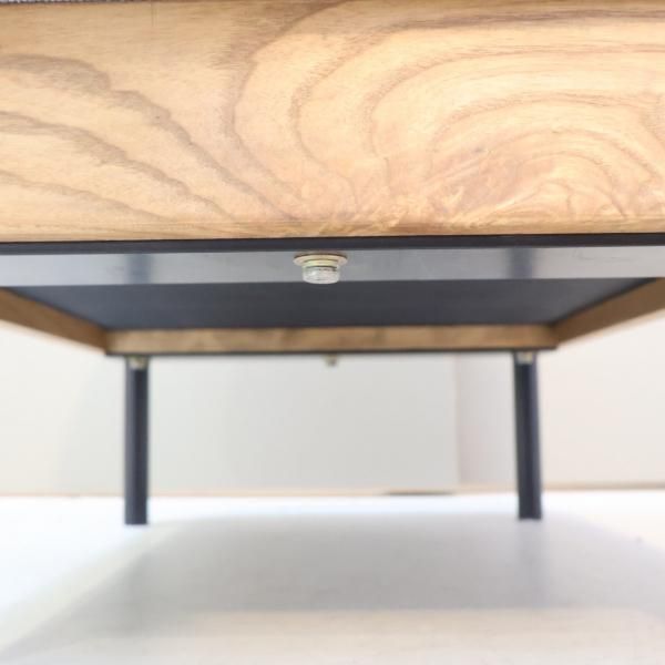 unico(ウニコ)のTREL(トレル)カバーリングオットマンです。脚には