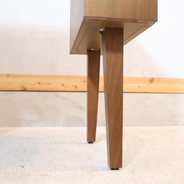 IDEE(イデー)のウォールナット e.a.u DRESSER(エアウドレッサー)です