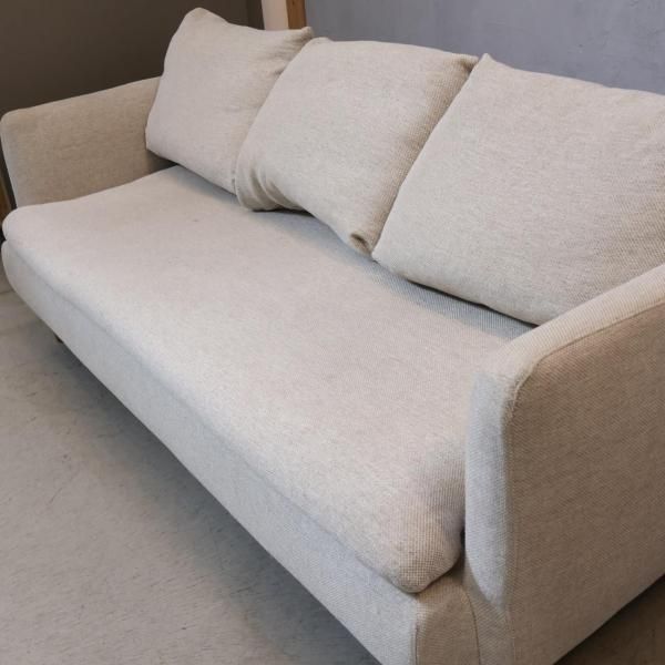 unico(ウニコ)のRAUFA(ラウファ) 3シーターソファです。ナチュラルな色