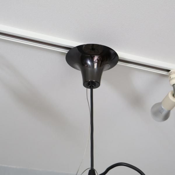 IDEE(イデー)ORB CEILING LAMP(オーブシーリングランプ)です。シェード