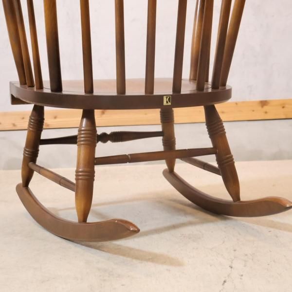 キツツキマークで親しまれている飛騨産業(HIDA)のロッキングチェアー