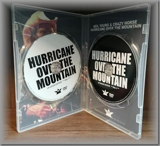 NEIL YOUNG & CRAZY HORSE / HURRICANE OVER THE MOUNTAIN