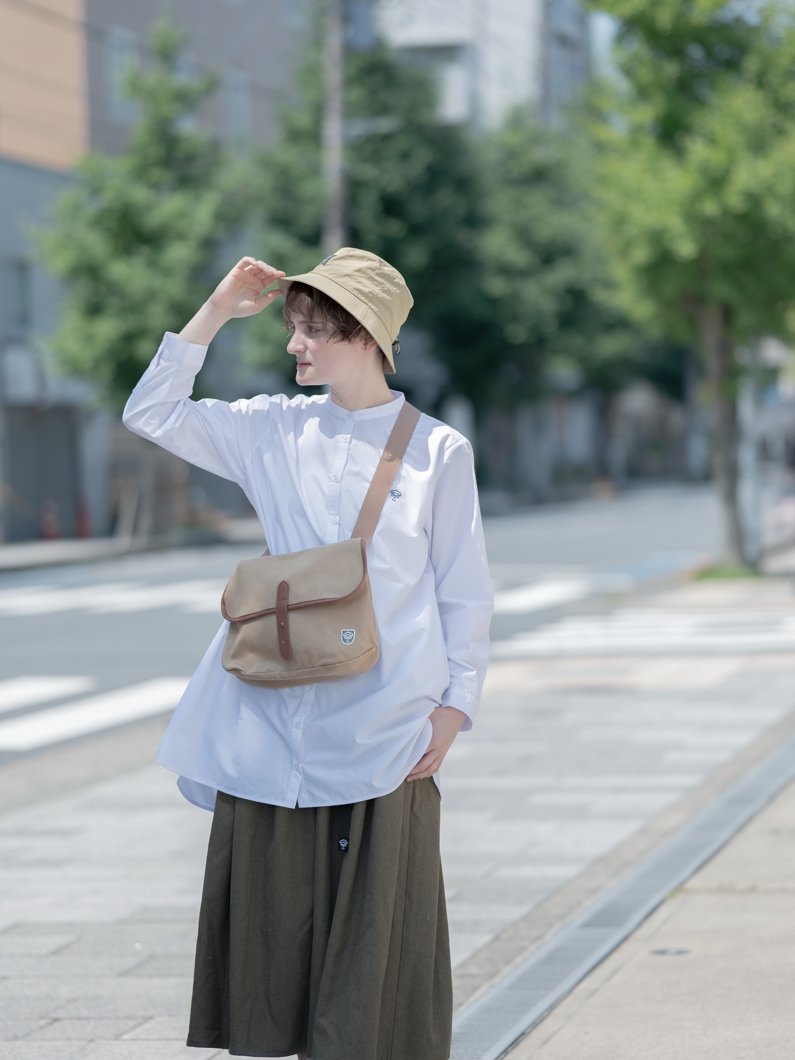 キャンバスショルダーバッグ | ベージュ - KEY MEMORY Online Shop