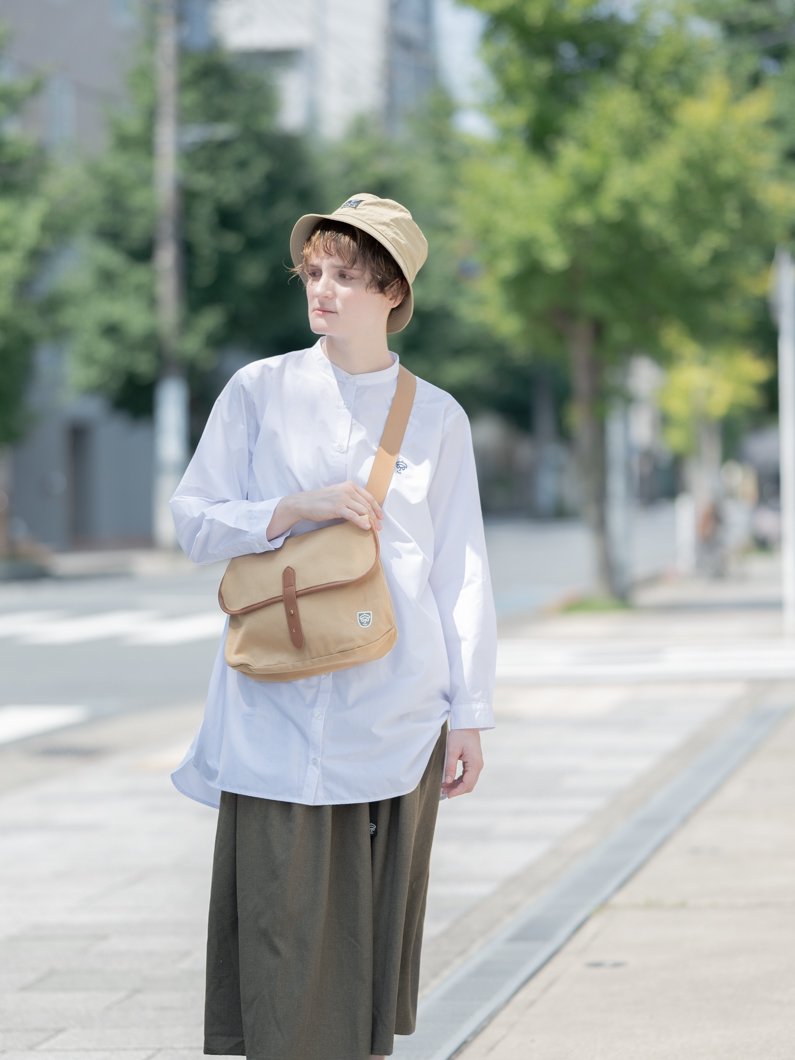 キャンバスショルダーバッグ | ベージュ - KEY MEMORY Online Shop