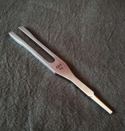 444Hzステンレスチューナー 「ザ・ヘルス」 - マドモアゼル・愛公式