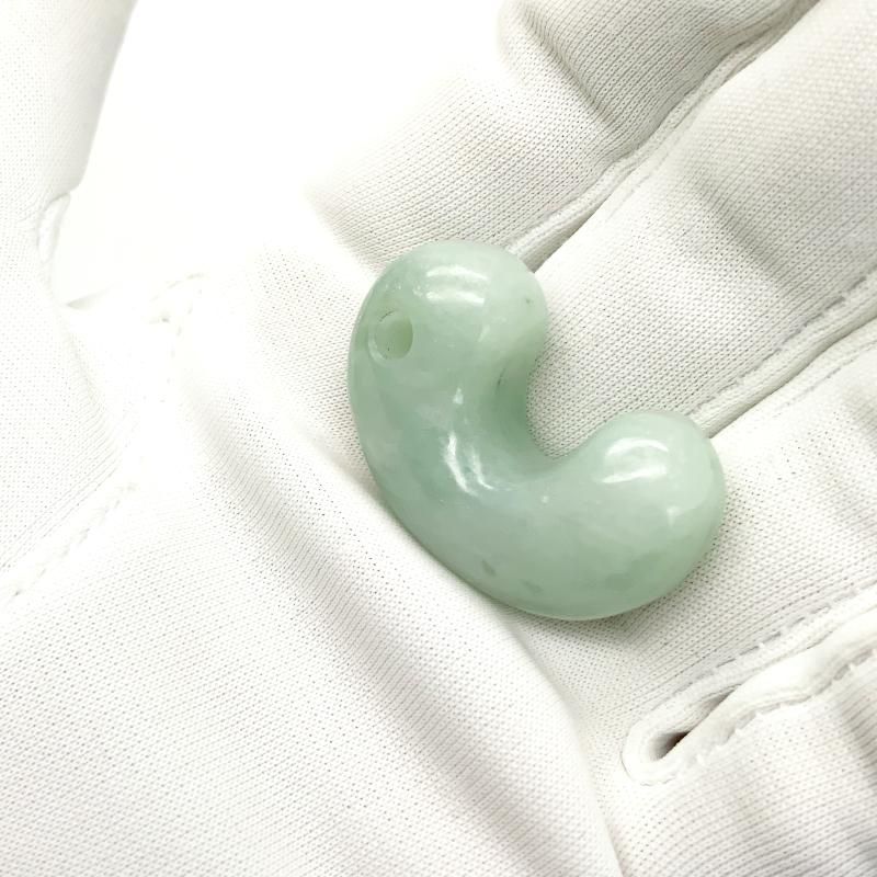 糸魚川翡翠 勾玉 巴型 】 国産 天然石 糸魚川産翡翠 ひすい ヒスイ