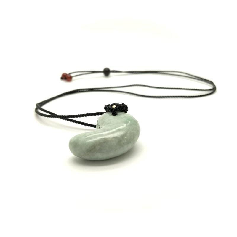 糸魚川翡翠巴型 勾玉 マクラメ編みペンダント 】 国産 天然石 まがたま