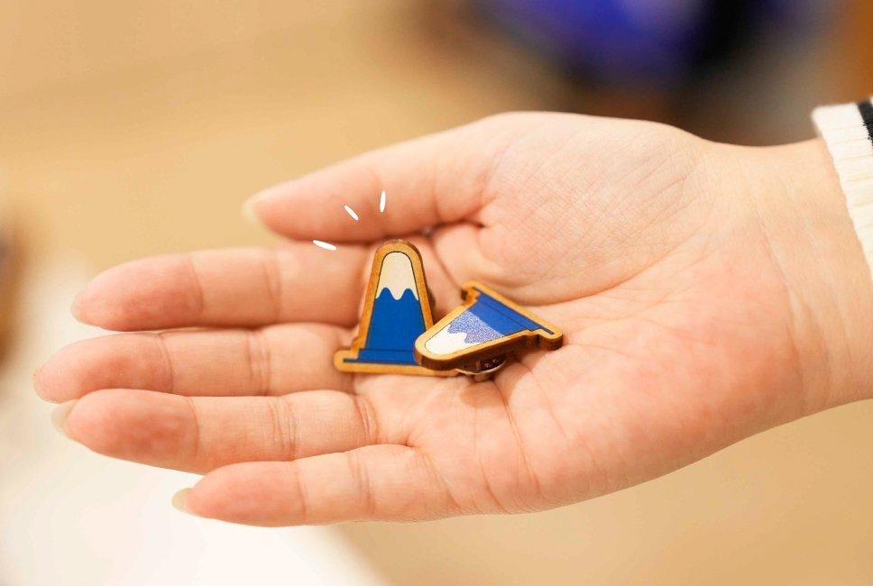 希少】【懸賞当選品】トリコ 金 ピンバッジ ココ サニー 希少】【懸賞