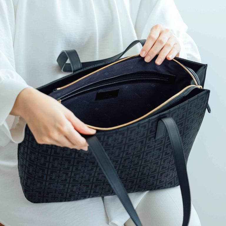 48ショルダー［黒地×黒漆×モダンスクエア］：印傳屋公式オンライン