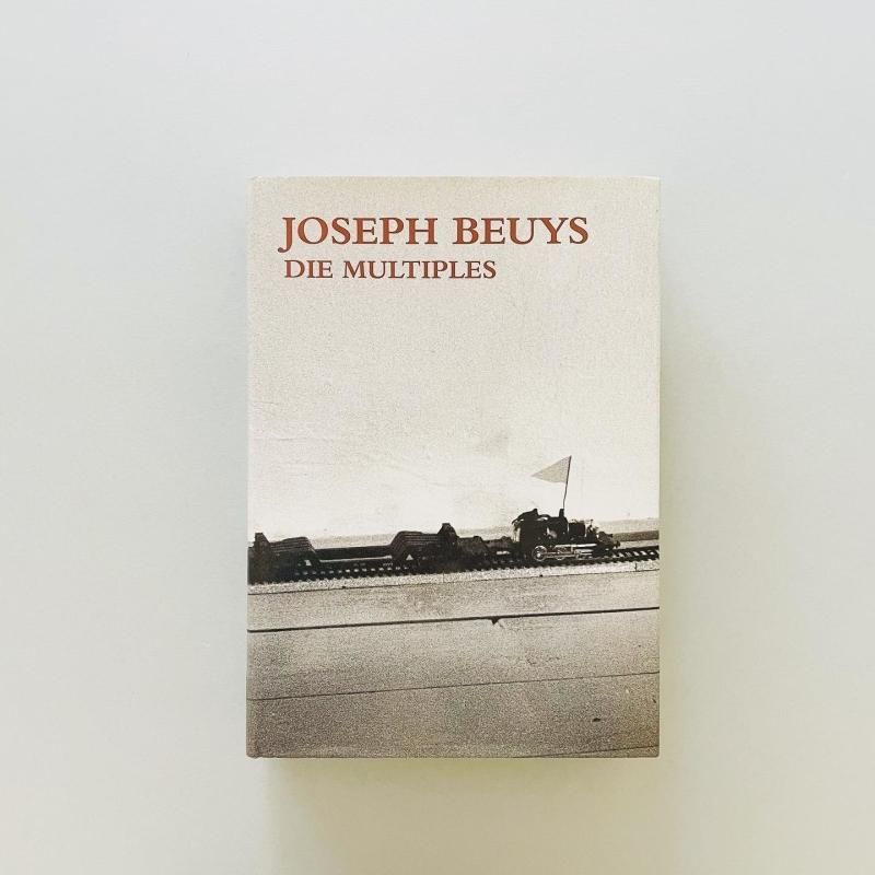 JOSEPH BEUYS : DIE MULTIPLES 1965-1986｜ヨーゼフ・ボイス