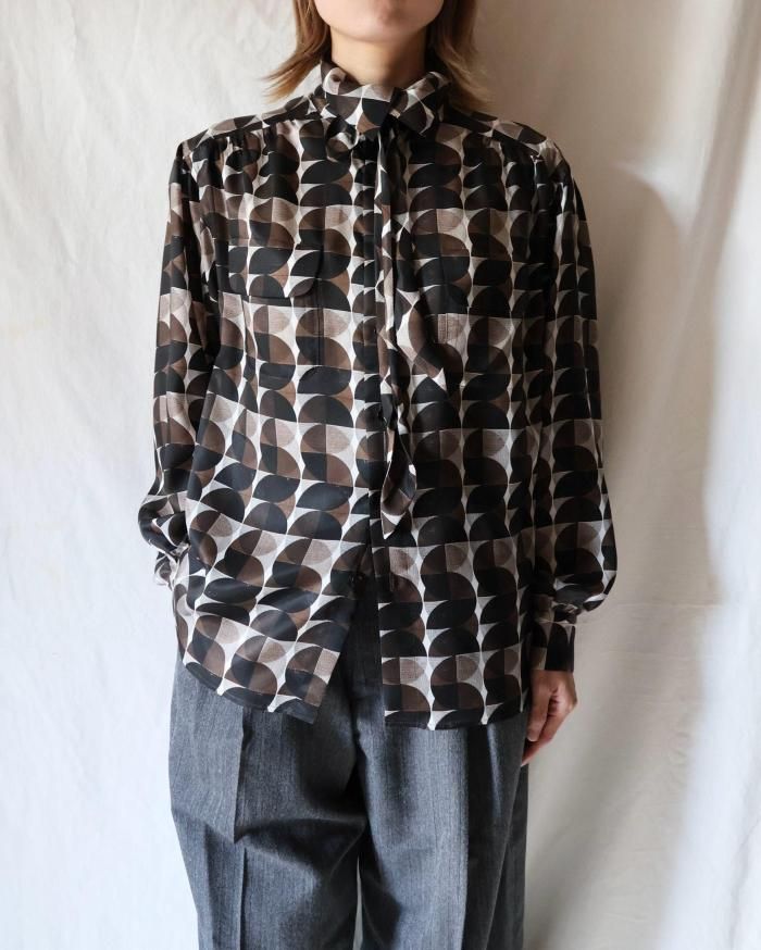 FUMIKA UCHIDA： GEOMETRIC PATTERN PRINTED BLOUSE - GEOMETRIC