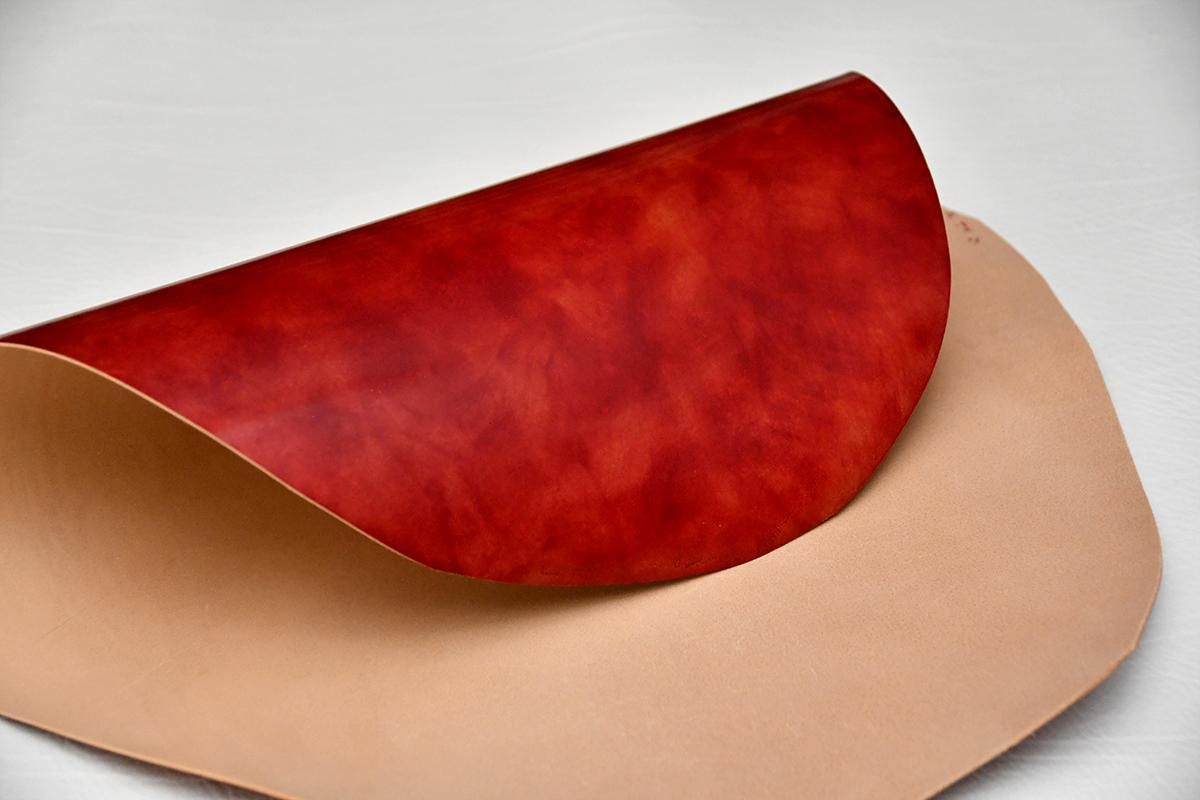 ROCADO社のシェルコードバン【MUSEUM】#Red / レッド | 革の販売