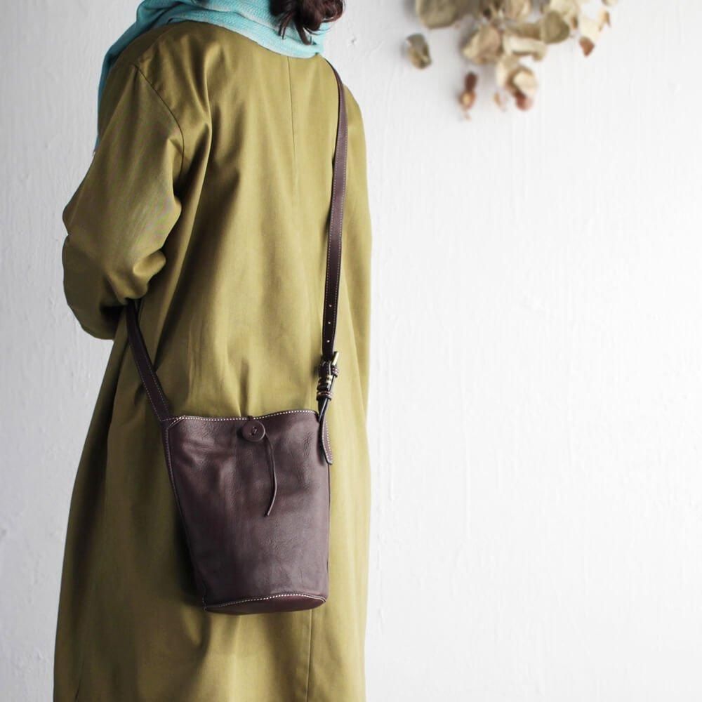 本牛革斜め掛けレザーショルダーバッグ hana ダークブラウン | アジア