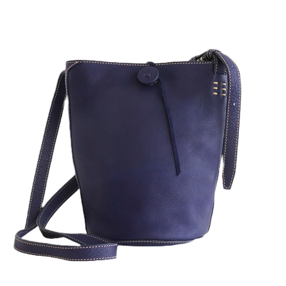 送料無料】 本牛革斜め掛けレザーショルダーバッグ hana ネイビー