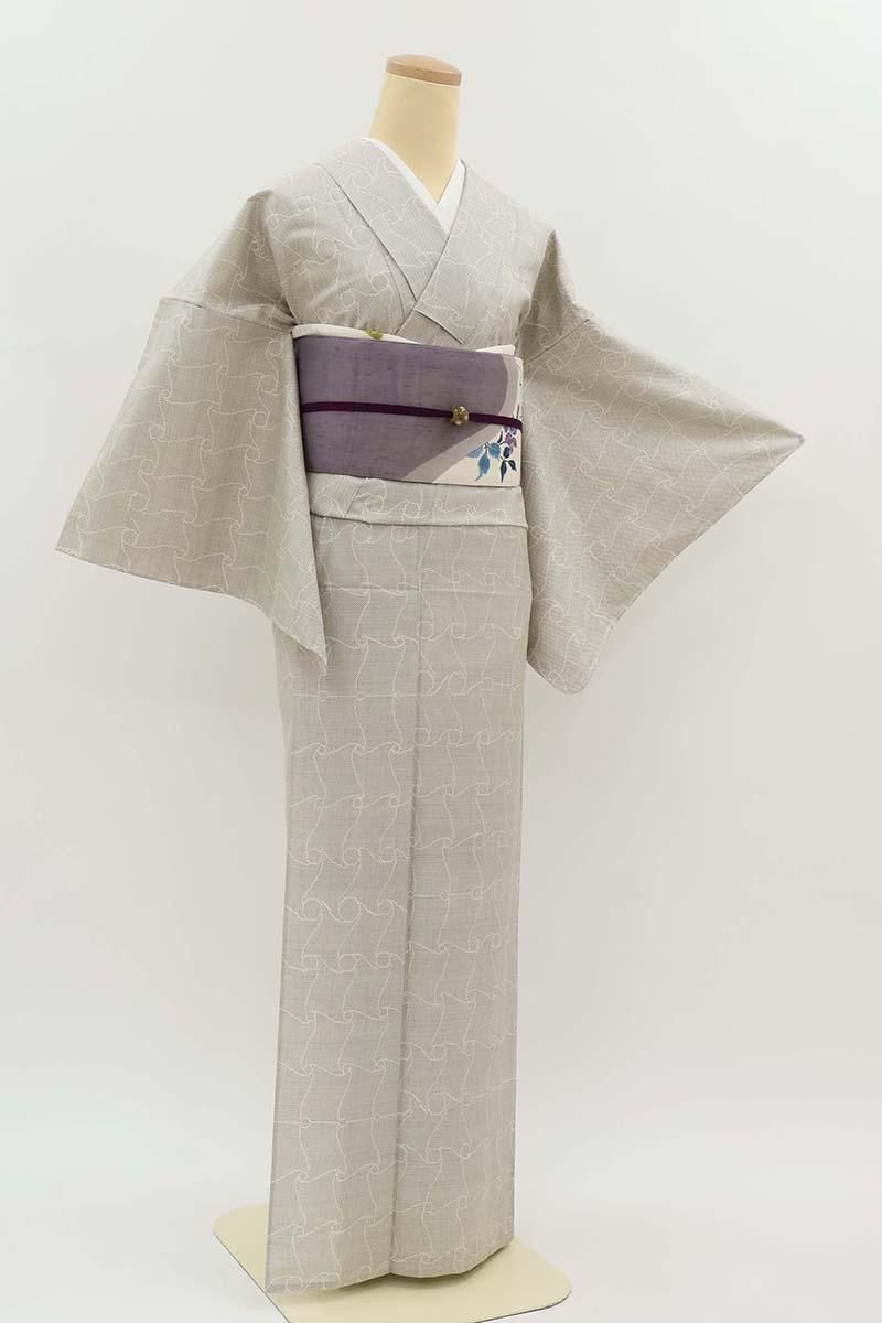 銀座【A-4077】単衣 白大島紬 淡い銀鼠色 瓦文:身丈157/裄64 - 銀座