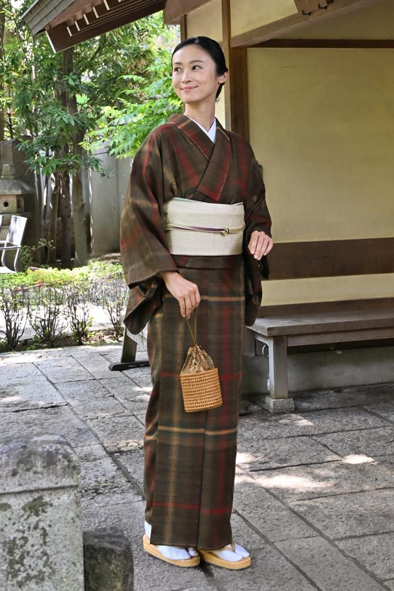 銀座【着物4645】郡上紬 鶯色 格子暈かし（証紙付）：身丈159/裄68