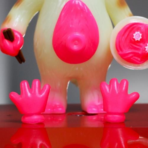 ランペイジトイズ x One up. 快獣ブースカ 蓄光 蛍光ピンク ソフビ