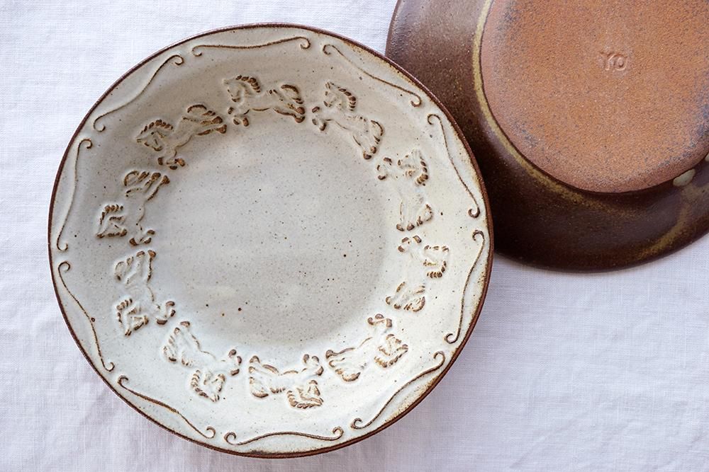 ホ32 oldwhite メリーゴーラウンドのお皿 - 益子焼の小さな窯元