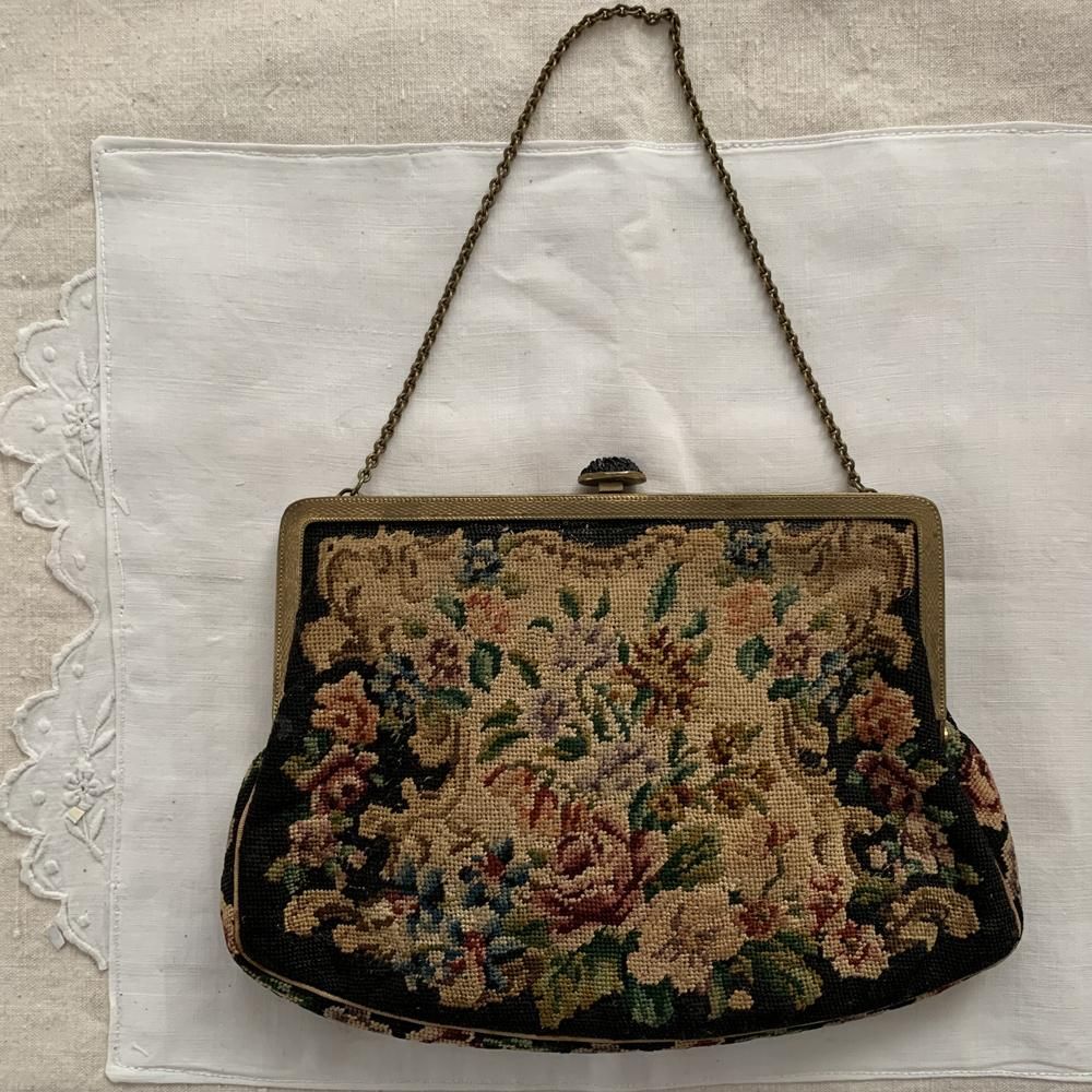 プチポワン刺繍のハンドバッグ