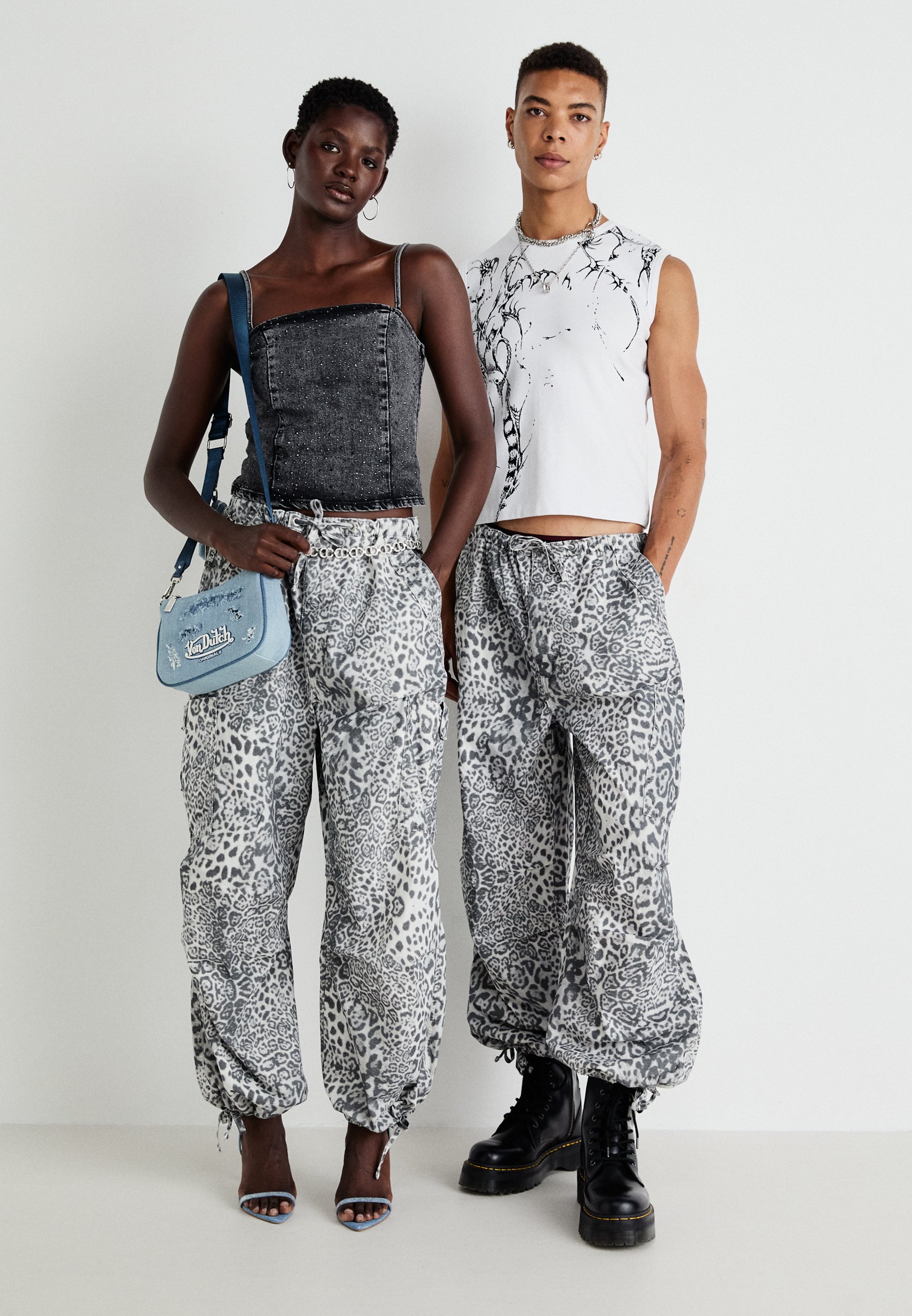 Jaded London SNOW LEOPARD PARACHUTE PANTS UNISEX - Pantalones