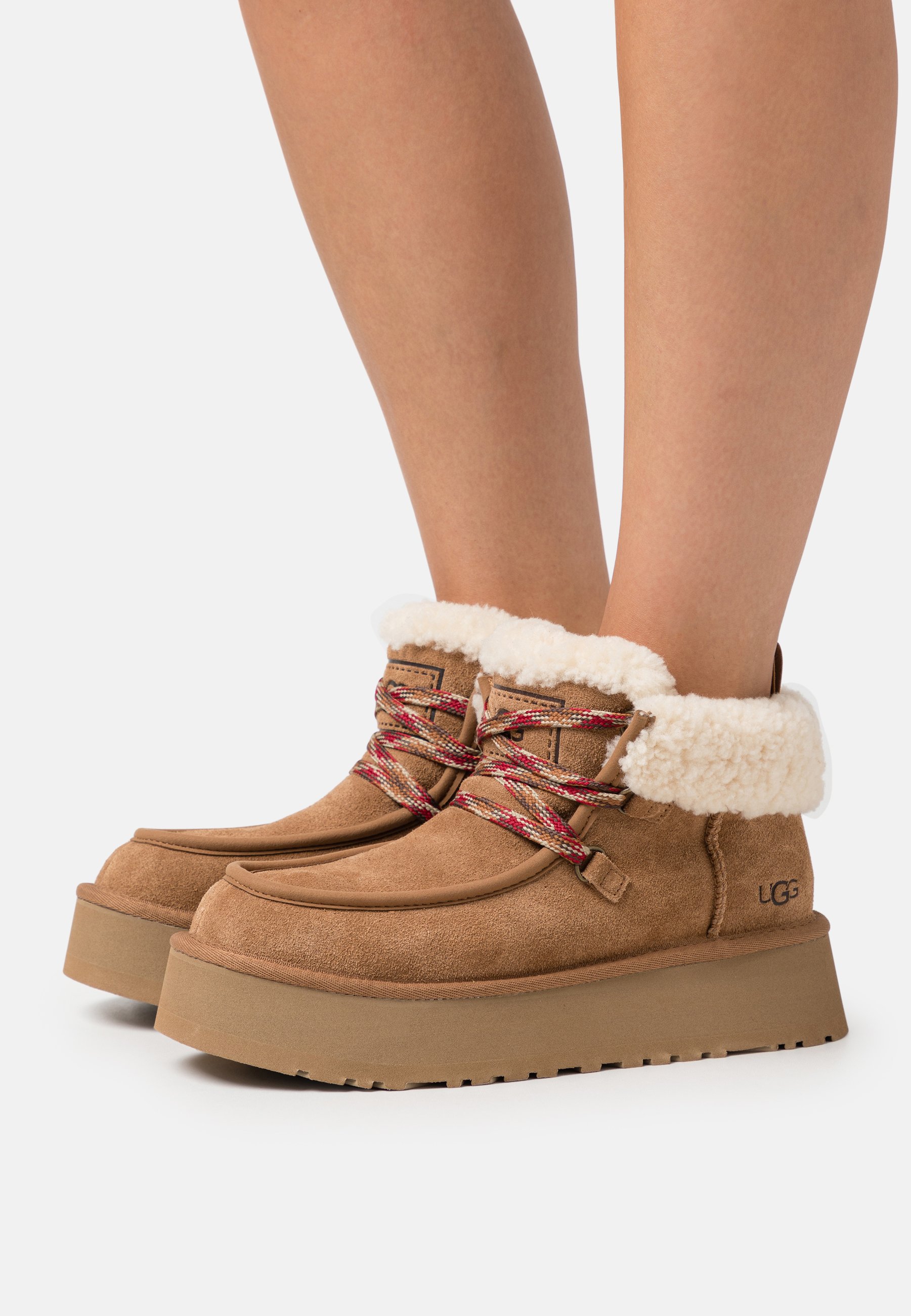 UGG FUNKARRA CABIN CUFF - Ankle boots - chestnut/cognac - Zalando
