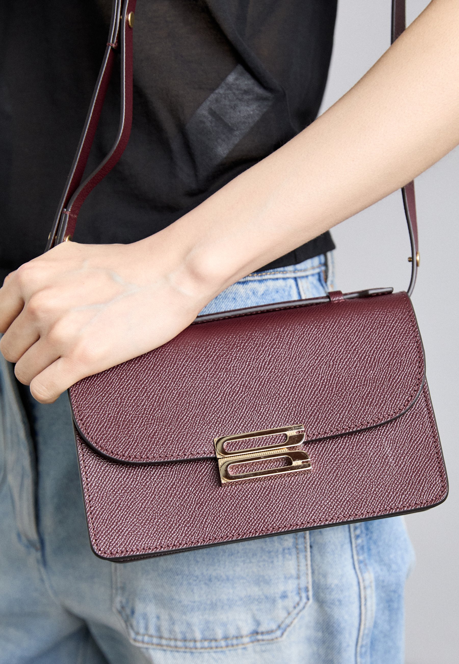 Victoria Beckham THE MINI DORIAN BAG - Handbag - burgundy/bordeaux