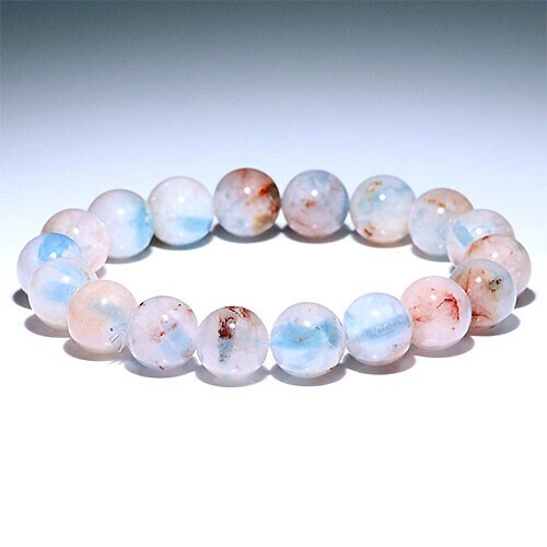 淡いピンクカラーのアイランドアクアマリンisland Aquamarine