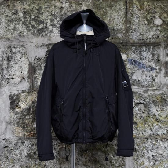 シーピーカンパニー ( C.P. COMPANY ) CHROME-R HOODED PADDED JACKET