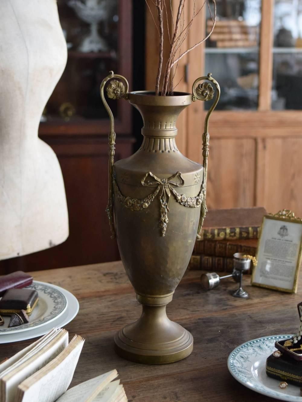 真鍮フラワーベース.リボン ガーランド フランスアンティーク 花器