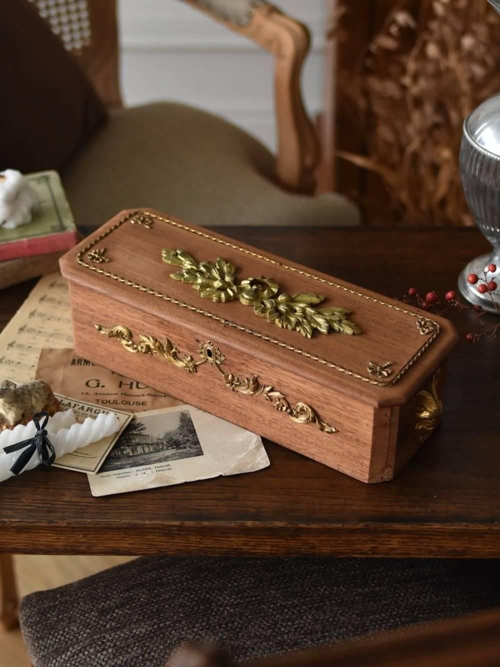 アンティークボックス.リボンとヤギ フランスアンティーク雑貨 木箱