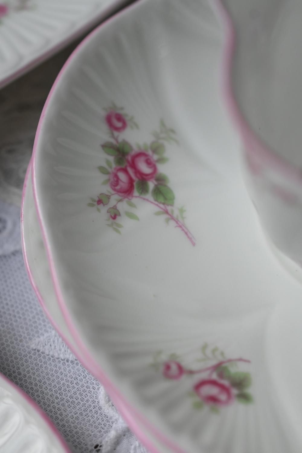 シェリー・デインティシェイプ・”ブライダルローズ” ティーカップ