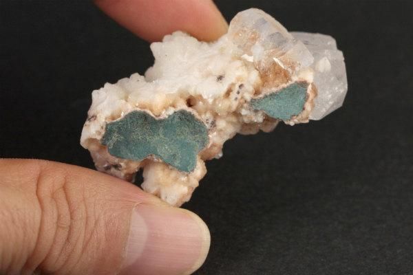 アポフィライト (魚眼石) 原石 21.1g｜天然石 原石 通販 キラリ石