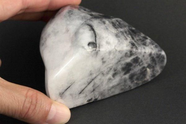 糸魚川産翡翠 原石 磨き 320g｜天然石 原石 通販のキラリ石