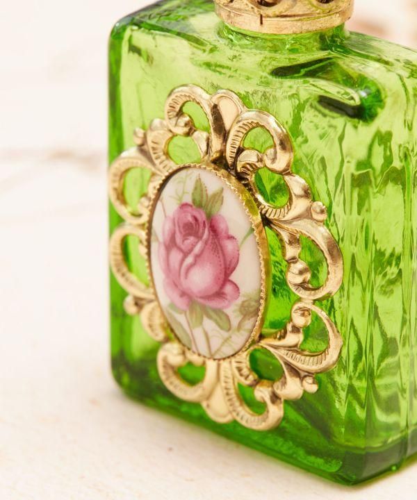 チェコ製輸入品】ボヘミアガラスカメオ香水瓶〜スクエアグリーン