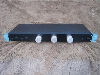 VESTAX DCR-1200 3 BAND アイソレーター (パネルブラック