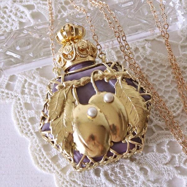 チェコ ガラスの香水瓶ペンダント 六角形×グミの実 LPU - tekuteku東欧