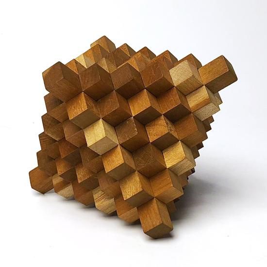 山中組木工房 : 51本組木 / 山中成夫