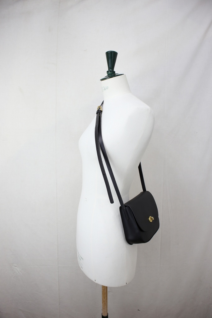 MIMI BERRY (ミミ・ベリー)｜FRANCIS (フランシス) フラップショルダー