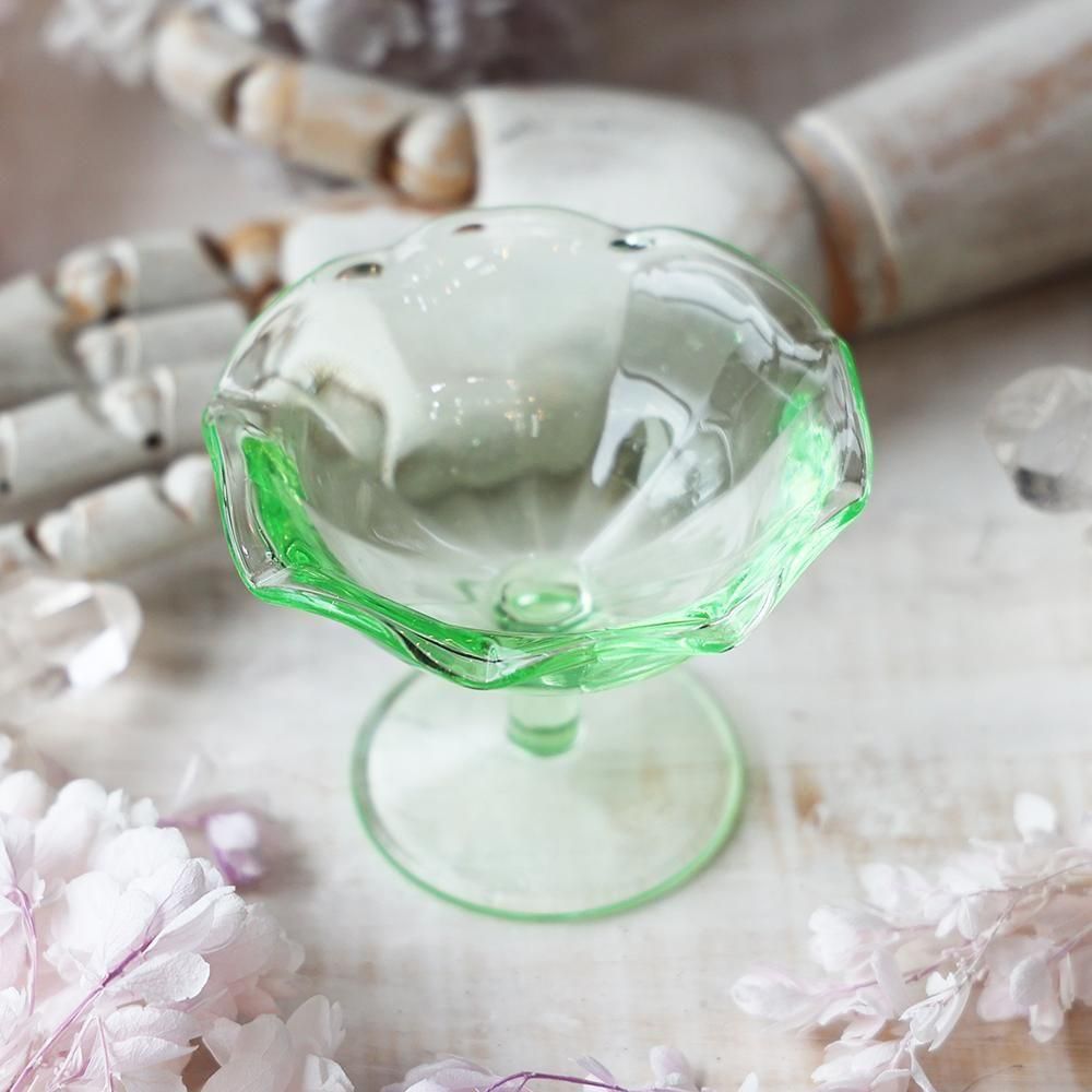 ウランガラススワンキャンディディッシュ