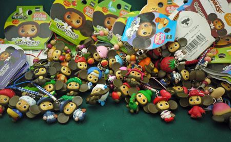 ロシアのアイドル「チェブラーシカ」がご当地ストラップに！ - 価格