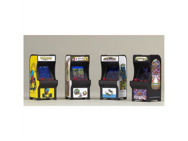 実際にプレイできる、超ミニサイズのアーケード型ゲーム機「TINY