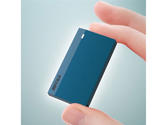 バッファロー、「クレジットカードよりも小さい」ポータブルSSDを3月