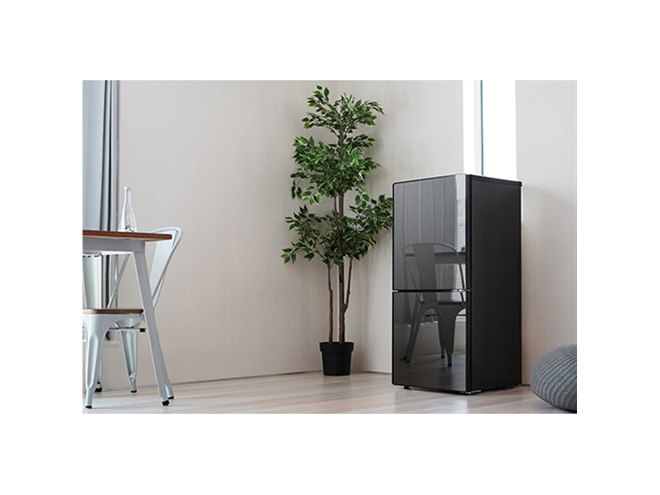 ツインバード、ミラーデザインを採用した110L冷凍冷蔵庫「HR-FJ11B