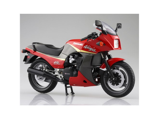 AOSHIMA、全長180mmの「KAWASAKI GPZ900R」3色を5月発売 - 価格.com
