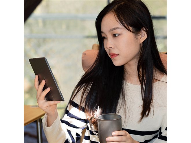 SKT、自動回転機能を搭載した7型E Inkタブレット「BOOX Leaf」 - 価格.com