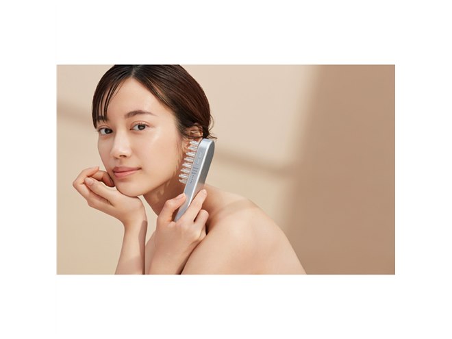 SALONIA、“独自のEMS周波数で全身ケア”する美顔器「EMSリフトブラシ