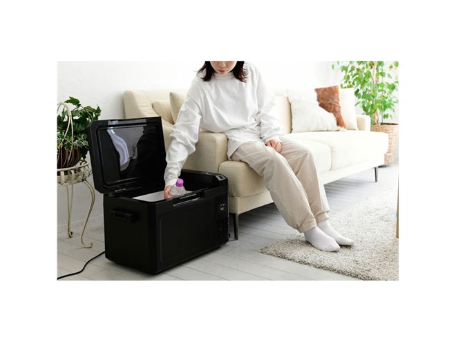 AC/DC電源で使用できる、クーラーボックス型の「2WAY 冷凍冷蔵庫」山善