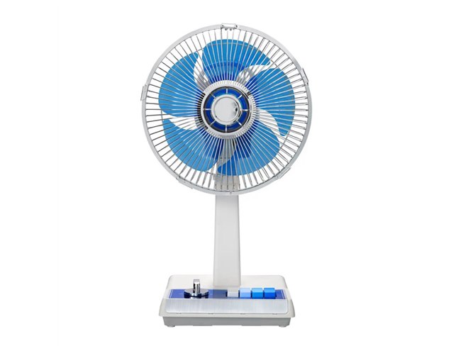 コイズミ、昭和レトロ風デザインでコンパクトタイプの「ミニ扇風機」を