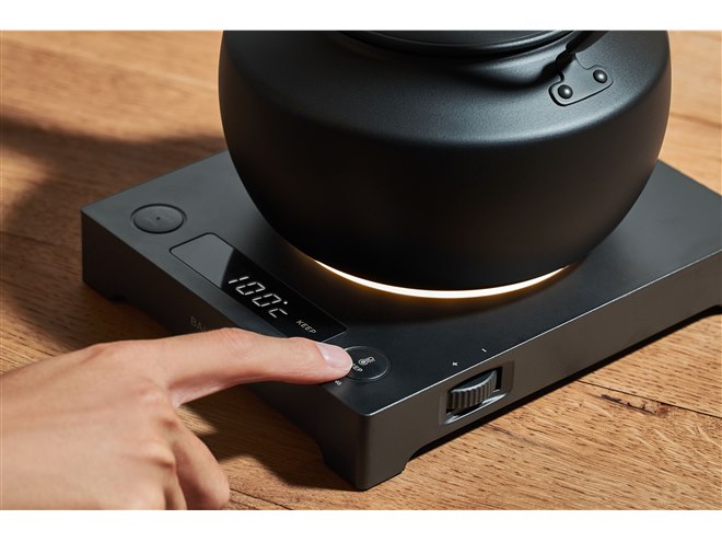 バルミューダ、やかんのようなデザインの電気ケトル「MoonKettle