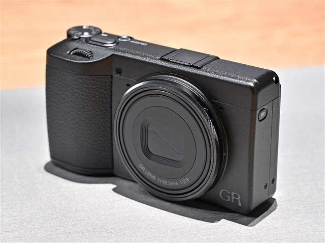 195,000円、新型センサーや新開発レンズを採用した「RICOH GR IV